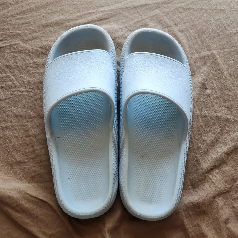 Pillow Slides Anti-Slip Sandals Ultra Soft Cloud Shower Sky Blue US Size 8 - Picture 11 of 12